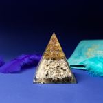 Casa si Gradina - Decoratiuni - Obiecte decorative - Accesorii decorative - NOU! Piramida orgonica cu cristale Moonstone Rainbow pentru regasirea echilibrului, a starii de calm si relaxare - Infinity.ro