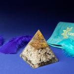 Casa si Gradina - Decoratiuni - Obiecte decorative - Accesorii decorative - NOU! Piramida orgonica cu cristale Moonstone Rainbow pentru regasirea echilibrului, a starii de calm si relaxare - Infinity.ro