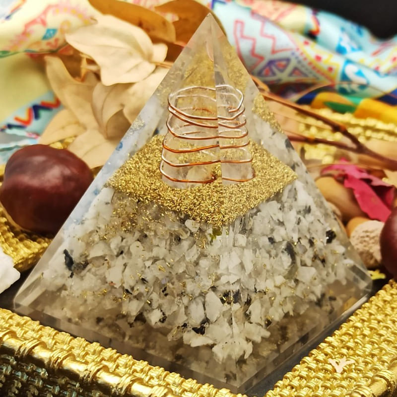 Casa si Gradina - Decoratiuni - Obiecte decorative - Accesorii decorative - NOU! Piramida orgonica cu cristale Moonstone Rainbow pentru regasirea echilibrului, a starii de calm si relaxare - Infinity.ro