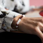 Fashion, accesorii si bijuterii - Femei - Bijuterii femei - Bratari femei - Bratara pietre semipretioase Piatra Lunii si Cloisonne Rosu pentru femei, Kamari, margele de 6mm - Infinity.ro