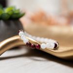 Fashion, accesorii si bijuterii - Femei - Bijuterii femei - Bratari femei - Bratara pietre semipretioase Piatra Lunii si Cloisonne Rosu pentru femei, Kamari, margele de 6mm - Infinity.ro