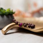 Fashion, accesorii si bijuterii - Femei - Bijuterii femei - Bratari femei - Bratara fete Karina din margele Cloisonne Rosii si Ochi de Tigru, margele de 8mm - Infinity.ro