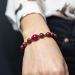 Fashion, accesorii si bijuterii - Femei - Bijuterii femei - Bratari femei - Bratara fete Karina din margele Cloisonne Rosii si Ochi de Tigru, margele de 8mm - Infinity.ro