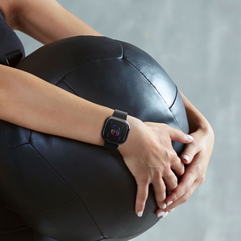 Laptop, Telefoane si Tablete - Wearables si gadgeturi - Wearables - Accesorii wearables - Set 2 huse smartwatch Kwmobile pentru Fitbit Versa 4, Sense 2, antizgarieturi, flexibil, silicon, negru, argintiu - Infinity.ro