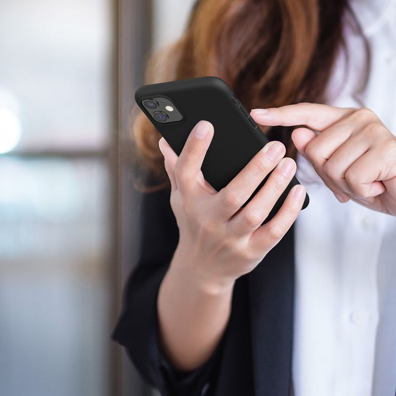 Laptop, Telefoane si Tablete - Telefoane mobile si accesorii - Accesorii Telefoane - Huse telefoane - Husa Kwmobile pentru iPhone 11, incarcare wireless, silicon, negru - Infinity.ro