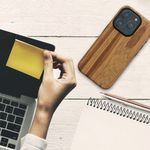 Laptop, Telefoane si Tablete - Telefoane mobile si accesorii - Accesorii Telefoane - Huse telefoane - Husa Kwmobile pentru iPhone 15 Pro, anti-alunecare, lemn, TPU, aspect vintage - Infinity.ro