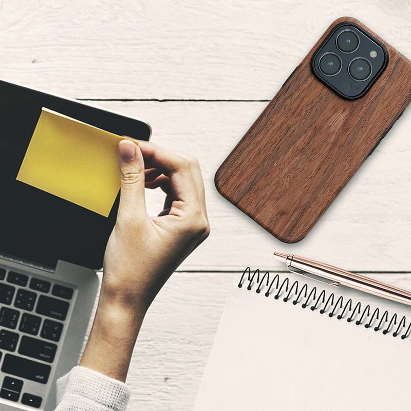 Laptop, Telefoane si Tablete - Telefoane mobile si accesorii - Accesorii Telefoane - Huse telefoane - Husa Kwmobile pentru iPhone 15 Pro, anti-alunecare, lemn, TPU, aspect maro - Infinity.ro