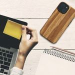 Laptop, Telefoane si Tablete - Telefoane mobile si accesorii - Accesorii Telefoane - Huse telefoane - Husa Kwmobile pentru iPhone 15, anti-alunecare, lemn, TPU, maro - Infinity.ro