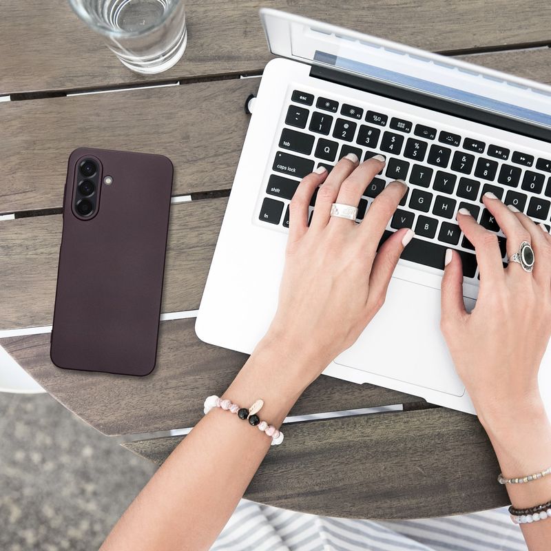 Laptop, Telefoane si Tablete - Telefoane mobile si accesorii - Accesorii Telefoane - Huse telefoane - Husa Kwmobile pentru Samsung Galaxy A26 5G, anti-alunecare, silicon, mov - Infinity.ro