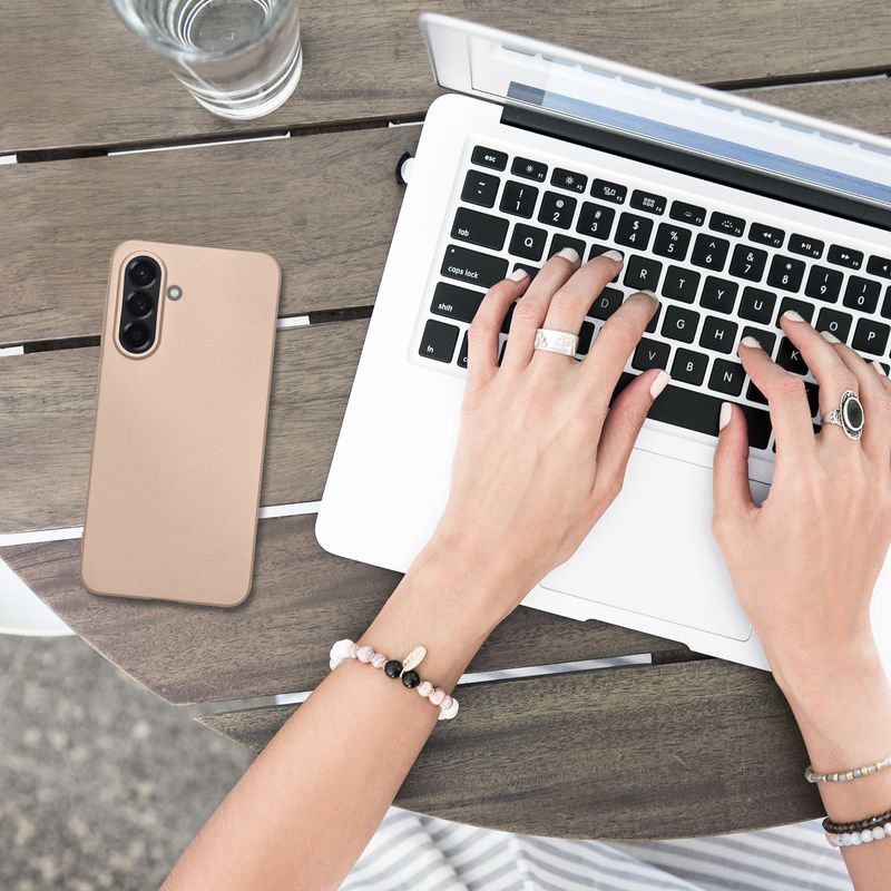 Laptop, Telefoane si Tablete - Telefoane mobile si accesorii - Accesorii Telefoane - Huse telefoane - Husa Kwmobile pentru Samsung Galaxy A36 5G, anti-alunecare, protectie la zgarieturi, silicon, auriu - Infinity.ro