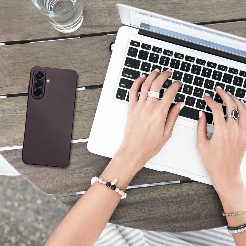 Laptop, Telefoane si Tablete - Telefoane mobile si accesorii - Accesorii Telefoane - Huse telefoane - Husa Kwmobile pentru Samsung Galaxy A56 5G, anti-alunecare, silicon, mov - Infinity.ro