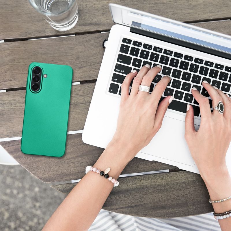 Laptop, Telefoane si Tablete - Telefoane mobile si accesorii - Accesorii Telefoane - Huse telefoane - Husa Kwmobile pentru Samsung Galaxy A56 5G, anti-alunecare, silicon, verde inchis - Infinity.ro