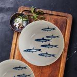 Casa si Gradina - Bucatarie si vesela - Vesela si tacamuri - Servicii de masa - Set farfurii 18 piese, pentru 6 persoane, Eleganta Marina, Cesiro, Alb lucios decor sardine - Infinity.ro