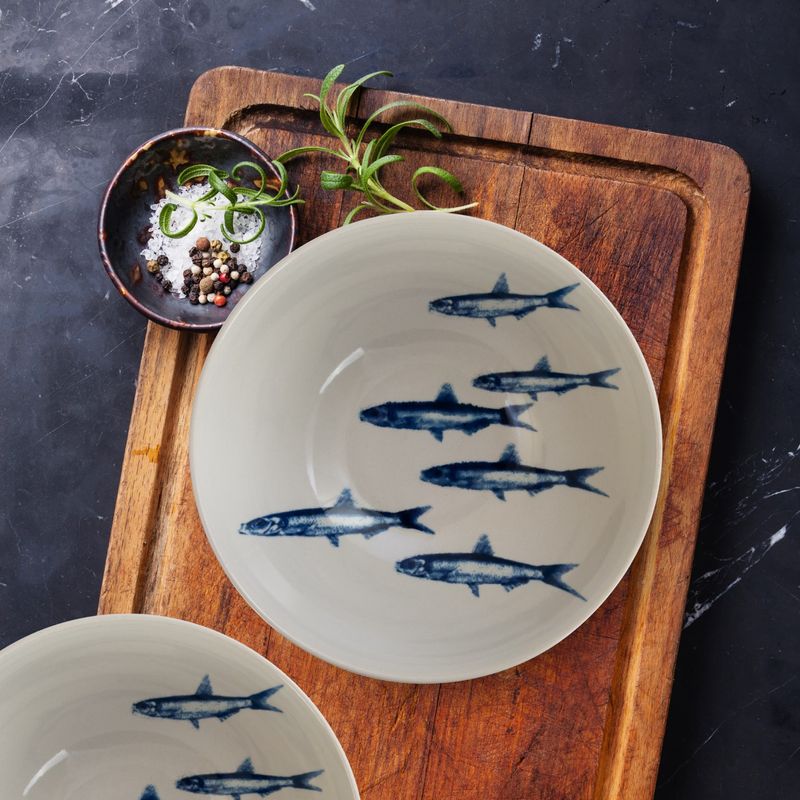 Casa si Gradina - Bucatarie si vesela - Vesela si tacamuri - Servicii de masa - Set farfurii 18 piese, pentru 6 persoane, Eleganta Marina, Cesiro, Alb lucios decor sardine - Infinity.ro