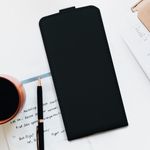 Laptop, Telefoane si Tablete - Telefoane mobile si accesorii - Accesorii Telefoane - Huse telefoane - Husa tip flip Kwmobile pentru iPhone SE3/SE2/SE (2022)/SE (2020), inchidere magnetica, piele ecologica, negru - Infinity.ro