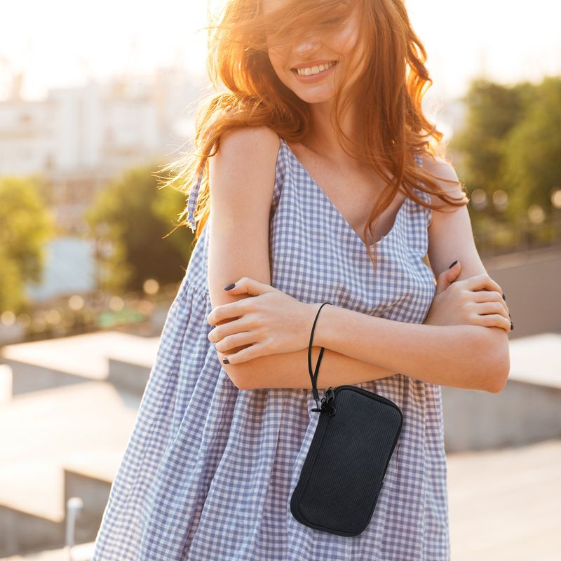 Laptop, Telefoane si Tablete - Telefoane mobile si accesorii - Accesorii Telefoane - Huse telefoane - Husa tip holster Kwmobile, protectie la socuri, neopren, textil, albastru - Infinity.ro