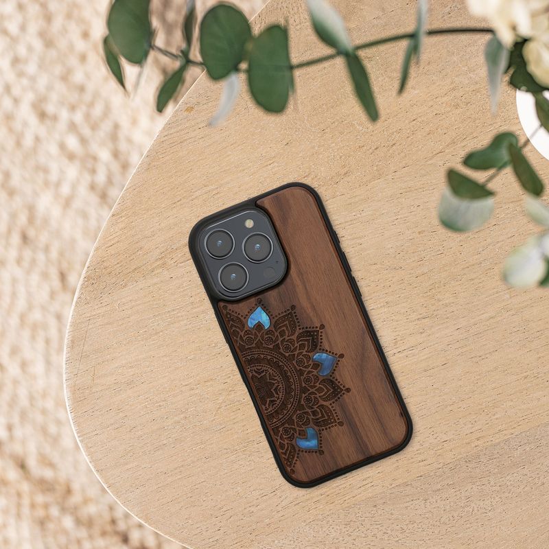 Laptop, Telefoane si Tablete - Telefoane mobile si accesorii - Accesorii Telefoane - Huse telefoane - Husa tip bumper Kwmobile pentru iPhone 16 Pro, anti-alunecare, lemn, TPU, maro - Infinity.ro