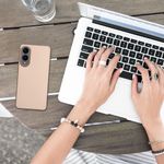 Laptop, Telefoane si Tablete - Telefoane mobile si accesorii - Accesorii Telefoane - Huse telefoane - Husa Kwmobile pentru Samsung Galaxy S25 Edge, anti-alunecare, protectie la zgarieturi, silicon, auriu - Infinity.ro