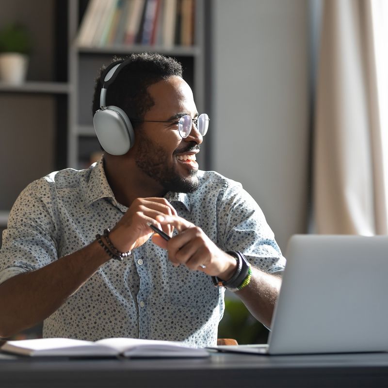 TV, Audio-Video si Foto - Portabile audio - Casti audio - Banda pentru casti Kwmobile pentru Apple AirPods Max, AirPods Max 2, protectie la zgarieturi, Silicon, portocaliu - Infinity.ro