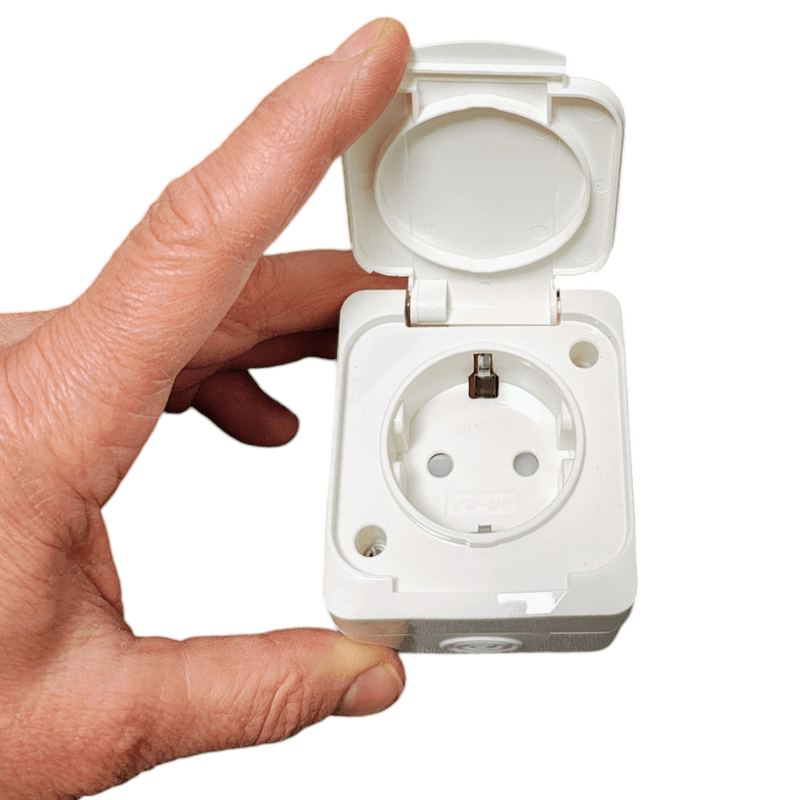Casa si Gradina - Electrice - Prize - Priza simpla cu impamantare si cu protectie copii, IP44 alb, montaj aplicat - Infinity.ro