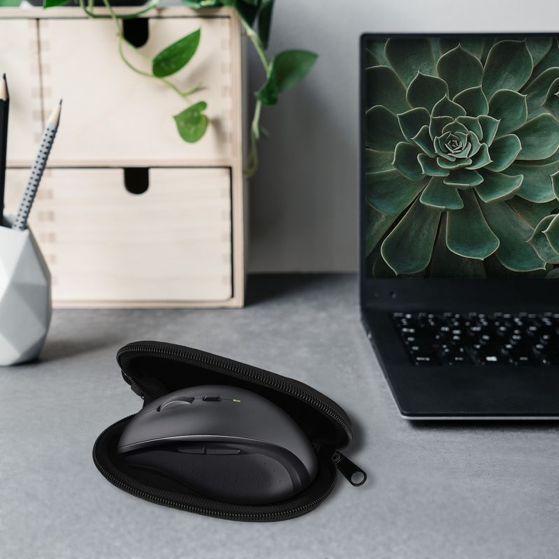 PC, gaming si accesorii - Periferice PC - Periferice Diverse - Folie palm rest Kwmobile pentru Logitech M720 Triathlon, M705 Marathon, antisoc, antizgarieturi, neopren, negru - Infinity.ro