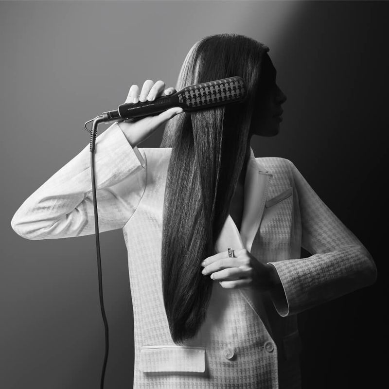 Ingrijire personala si Cosmetice - Aparate & accesorii ingrijire personala - Hair styling - Placi de indreptat parul - Placa de par Rowenta x Karl Lagerfeld Extra Liss SF411LF0, invelis Keratin & Glow, temperatura ajustabila 130°C - - Infinity.ro