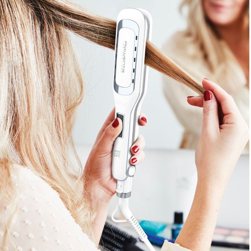 Ingrijire personala si Cosmetice - Aparate & accesorii ingrijire personala - Hair styling - Placi de indreptat parul - Placa de par Rowenta Wet & Dry Pro SF5010F0, invelis Nano Ceramic, generator de ioni, ecran LCD, 6 trepte de - Infinity.ro