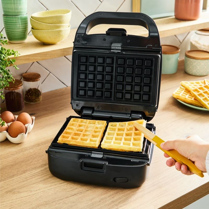 Electronice si Electrocasnice - Electrocasnice bucatarie - Preparare paine - Sandwich-maker - Sandwich maker Tefal Snack Collection Precision SW872BF0, 700 W, termostat reglabil, invelis antiaderent, 2 seturi de - Infinity.ro