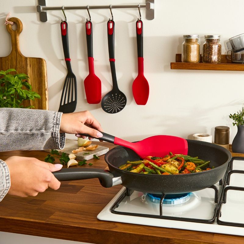 Casa si Gradina - Bucatarie si vesela - Ustensile bucatarie - Pensule, spatule si teluri bucatarie - Spatula Tefal Ingenio+ K1984234, rezistenta la temperaturi inalte, compatibilitate cu masina de spalat vase, silicon - Infinity.ro