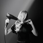 Ingrijire personala si Cosmetice - Aparate & accesorii ingrijire personala - Hair styling - Uscatoare de par - Uscator de par Rowenta x Karl Lagerfeld Studio Dry CV581LF0, 2100W, Tehnologie Effiwatts, 6 trepte de viteza si - Infinity.ro