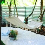 Casa si Gradina - Mobilier - Mobilier copii - Balansoare, leagane si hamace - Hamac suspendabil cu tesatura bej si model macrame, Tije din lemn, Dimensiune 200x100cm - Infinity.ro