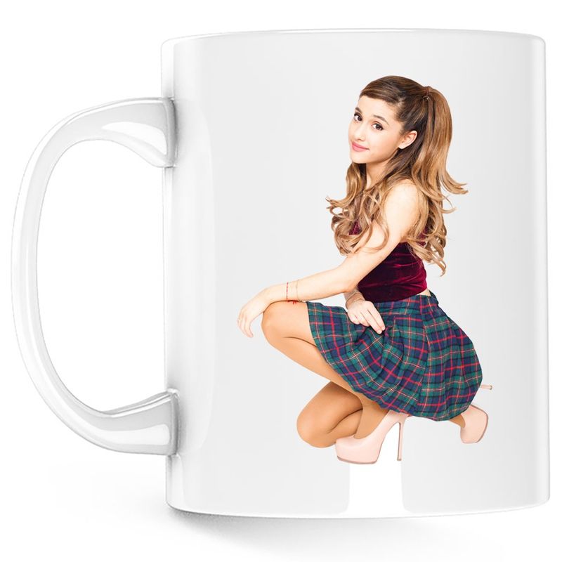 Casa si Gradina - Bucatarie si vesela - Cani si pahare - Cani si cesti - Cana Ariana Grande Side to Side Merch Cloud, alba, 330 ml - Infinity.ro