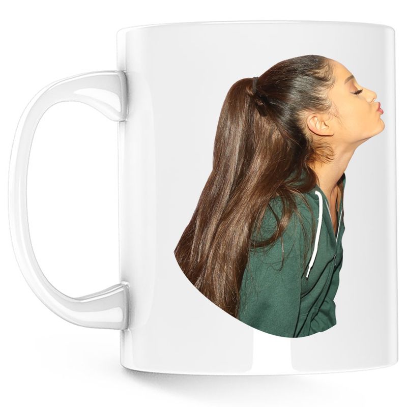 Casa si Gradina - Bucatarie si vesela - Cani si pahare - Cani si cesti - Cana Ariana Grande Bang Cloud Merch, alba, 330 ml - Infinity.ro