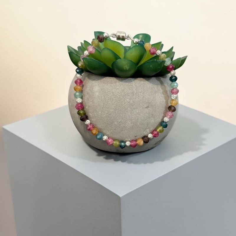 Fashion, accesorii si bijuterii - Femei - Bijuterii femei - Bratari femei - Bratara colorata din Turmalina multicolora cu inchidere magnetica din argint 925 - Infinity.ro