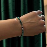 Fashion, accesorii si bijuterii - Femei - Bijuterii femei - Bratari femei - Piatra care pare ca straluceste din alta lume! Bratara din Labradorit verde cu inchidere magnetica din argint - Infinity.ro