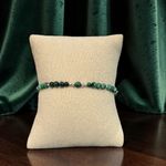 Fashion, accesorii si bijuterii - Femei - Bijuterii femei - Bratari femei - Piatra care pare ca straluceste din alta lume! Bratara din Labradorit verde cu inchidere magnetica din argint - Infinity.ro