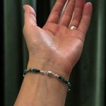 Fashion, accesorii si bijuterii - Femei - Bijuterii femei - Bratari femei - Piatra care pare ca straluceste din alta lume! Bratara din Labradorit verde cu inchidere magnetica din argint - Infinity.ro