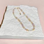 Fashion, accesorii si bijuterii - Femei - Bijuterii femei - Coliere femei - Colier Joplin din margele de sidef de scoica texturate cu accesorii din argint placate cu aur, ajustabil - Infinity.ro