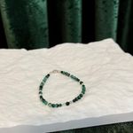 Fashion, accesorii si bijuterii - Femei - Bijuterii femei - Bratari femei - Piatra care pare ca straluceste din alta lume! Bratara din Labradorit verde cu inchidere magnetica din argint - Infinity.ro
