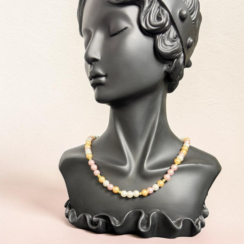 Fashion, accesorii si bijuterii - Femei - Bijuterii femei - Coliere femei - Colier Joplin din margele de sidef de scoica texturate cu accesorii din argint placate cu aur, ajustabil - Infinity.ro
