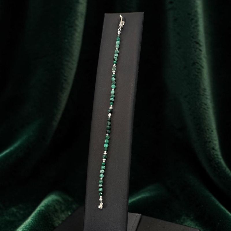 Fashion, accesorii si bijuterii - Femei - Bijuterii femei - Bratari femei - Piatra care pare ca straluceste din alta lume! Bratara din Labradorit verde cu inchidere magnetica din argint - Infinity.ro