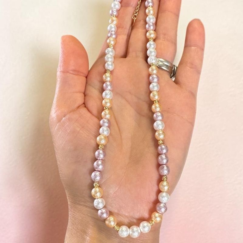 Fashion, accesorii si bijuterii - Femei - Bijuterii femei - Coliere femei - Colier Joplin din margele de sidef de scoica texturate cu accesorii din argint placate cu aur, ajustabil - Infinity.ro