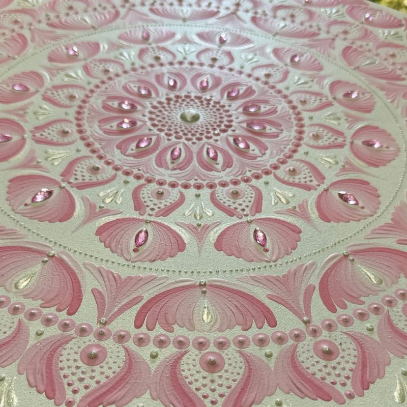 Casa si Gradina - Decoratiuni - Tablouri - Pentru fetita din tine- Tablou Mandala pictat manual in nuante de roz, 60 cm - Infinity.ro