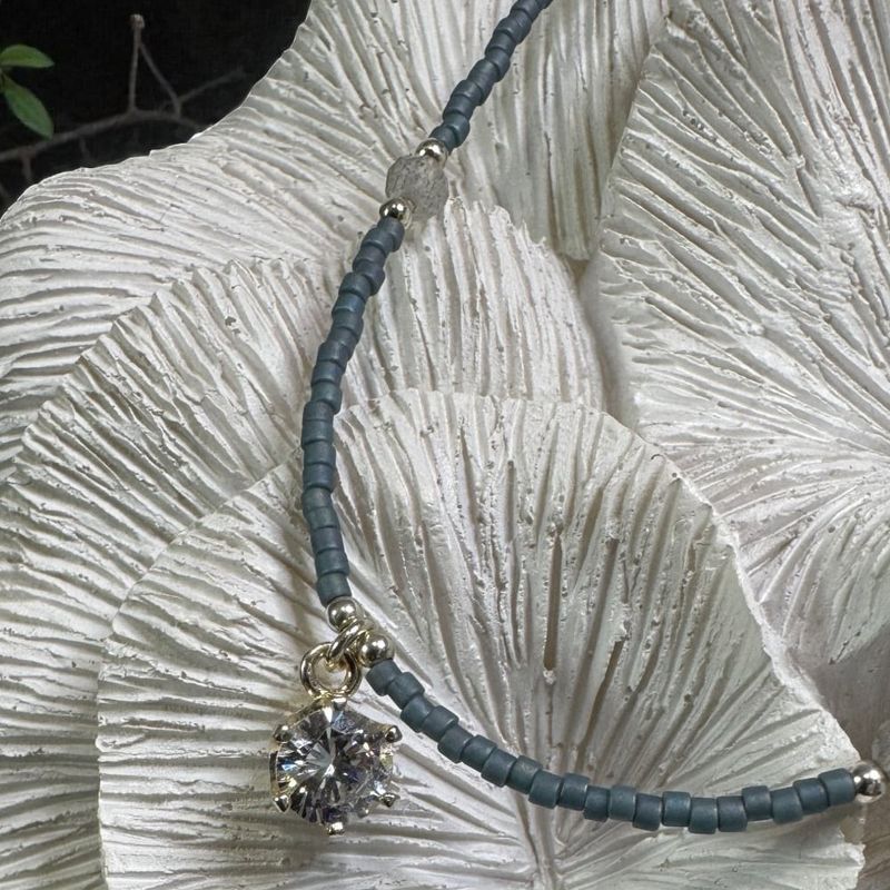Fashion, accesorii si bijuterii - Femei - Bijuterii femei - Coliere femei - Colier elegant AVA din margele miyuki cu labradorit, pandantiv din argint, inchidere ajustabila - Infinity.ro