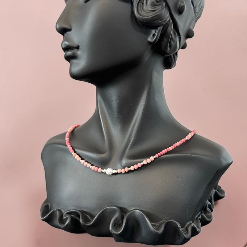 Fashion, accesorii si bijuterii - Femei - Bijuterii femei - Coliere femei - NOU! Colier elegant Ellis din rodonit si rodocrozit cu perla de cultura si accesorii din argint 925 - Infinity.ro