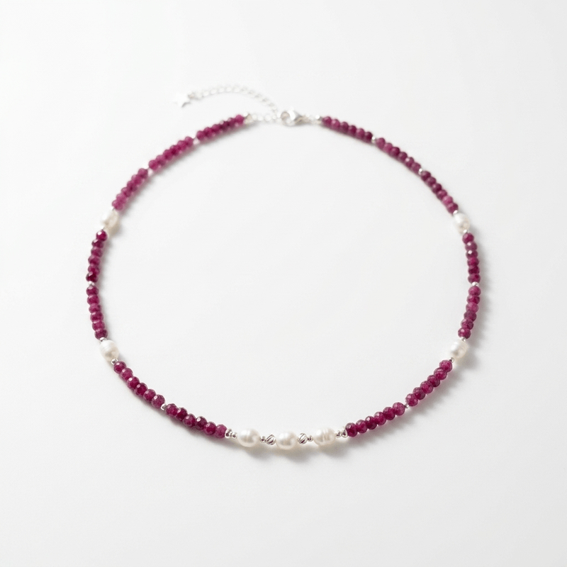 Fashion, accesorii si bijuterii - Femei - Bijuterii femei - Coliere femei - NOU! Colier choker Kiara din cristale de rubin si perle de cultura cu argint 925 - Infinity.ro