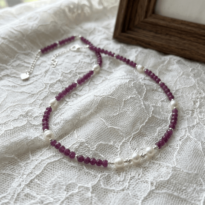 Fashion, accesorii si bijuterii - Femei - Bijuterii femei - Coliere femei - NOU! Colier choker Kiara din cristale de rubin si perle de cultura cu argint 925 - Infinity.ro
