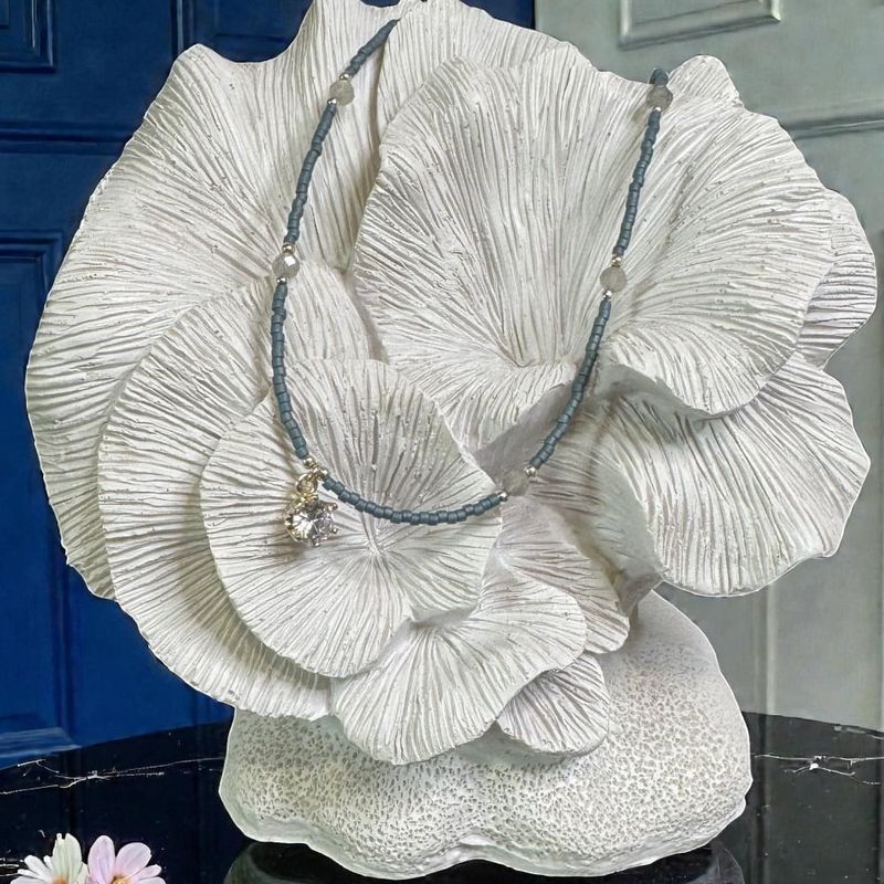 Fashion, accesorii si bijuterii - Femei - Bijuterii femei - Coliere femei - Colier elegant AVA din margele miyuki cu labradorit, pandantiv din argint, inchidere ajustabila - Infinity.ro
