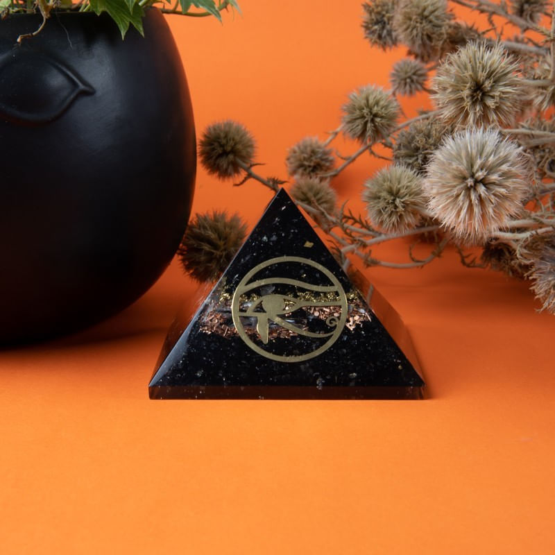 Casa si Gradina - Decoratiuni - Obiecte decorative - Accesorii decorative - Piramida Orgonica Ebony din Turmalina Neagra, Cuart Alb, Cupru si Ochiul lui Horus Pentru Protectie Electromagnetica - Infinity.ro