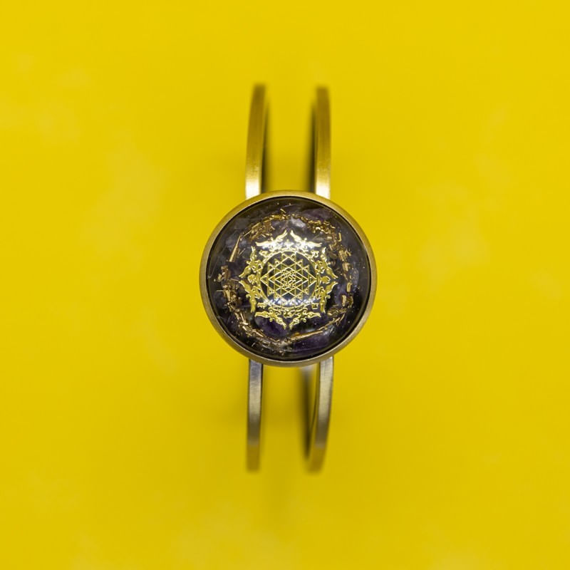 Fashion, accesorii si bijuterii - Femei - Bijuterii femei - Bratari femei - Bratara orgonica ASHIA din alama galvanizata in bronz antic, foite Cupru si Ametist si Sri Yantra, 6.2 cm - Infinity.ro